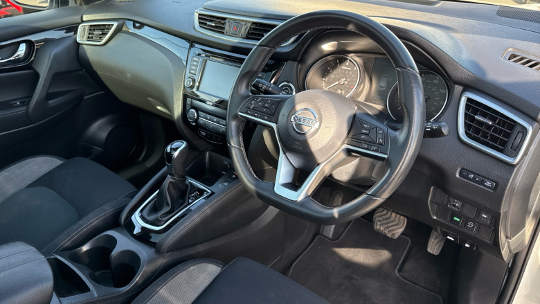 Nissan Qashqai 1.3 DiG-T 160 [157] N-Connecta 5dr DCT Glass Roof Petrol Hatchback